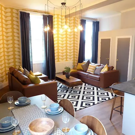 Claremont Apartments, Centre *