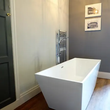 Claremont Apartments, Centre Leeds (West Yorkshire)