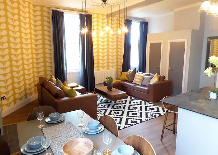 Claremont Apartments, Centre *