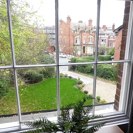 Claremont Apartments, Centre Апартаменты