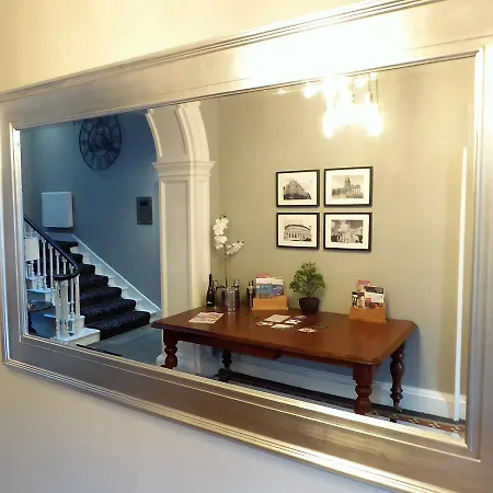 Claremont Apartments, Centre *