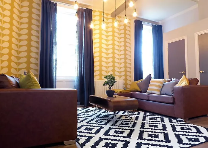 Claremont Apartments, Centre *