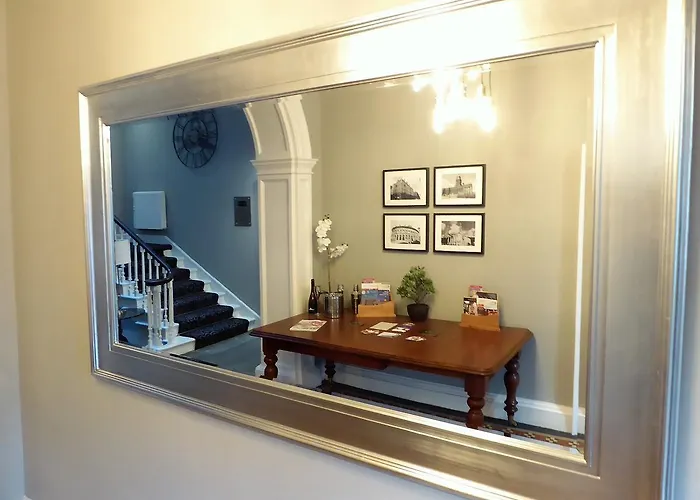 Claremont Apartments, Centre *